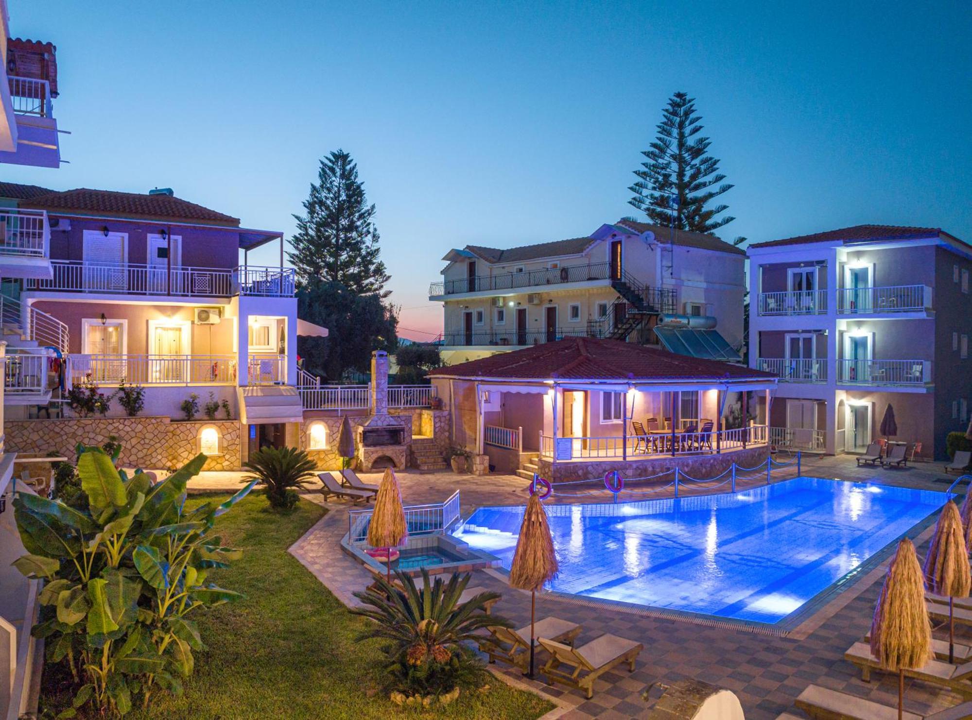Amoudi Studios Apartments Hotel 3* Ammoudi