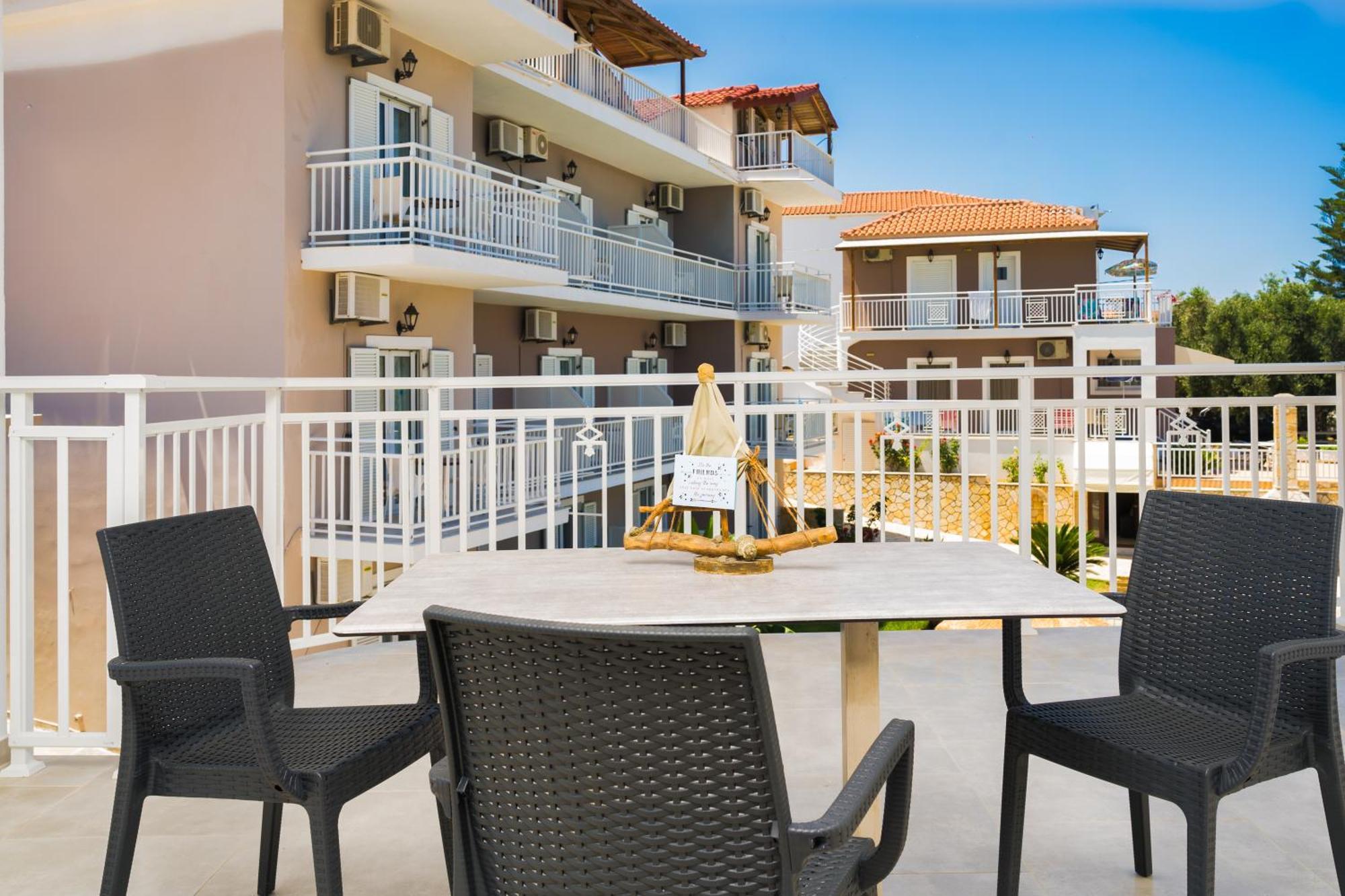 Aparthotel Amoudi Studios Apartments Hotel Ammoudi