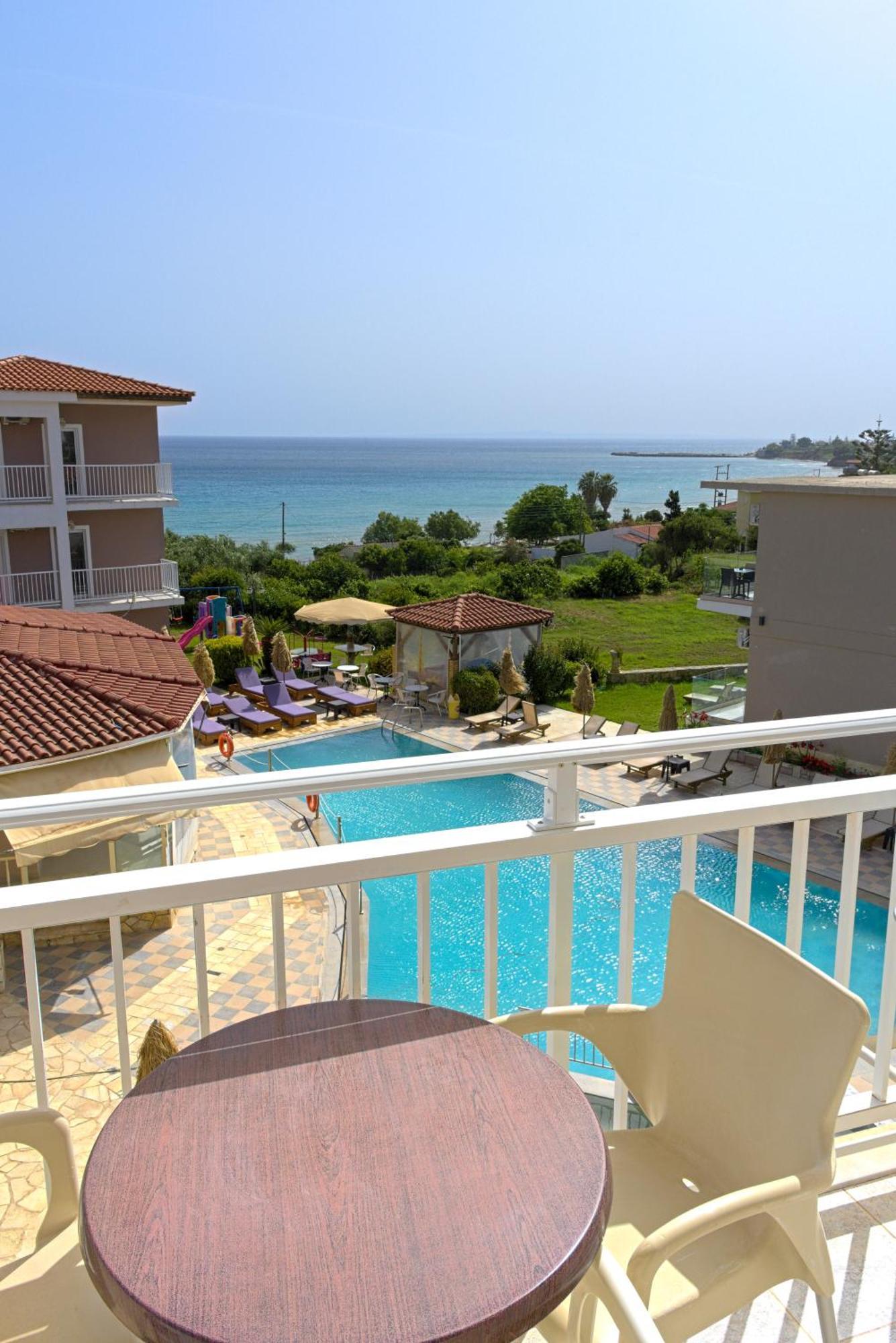Amoudi Studios Apartments Hotel