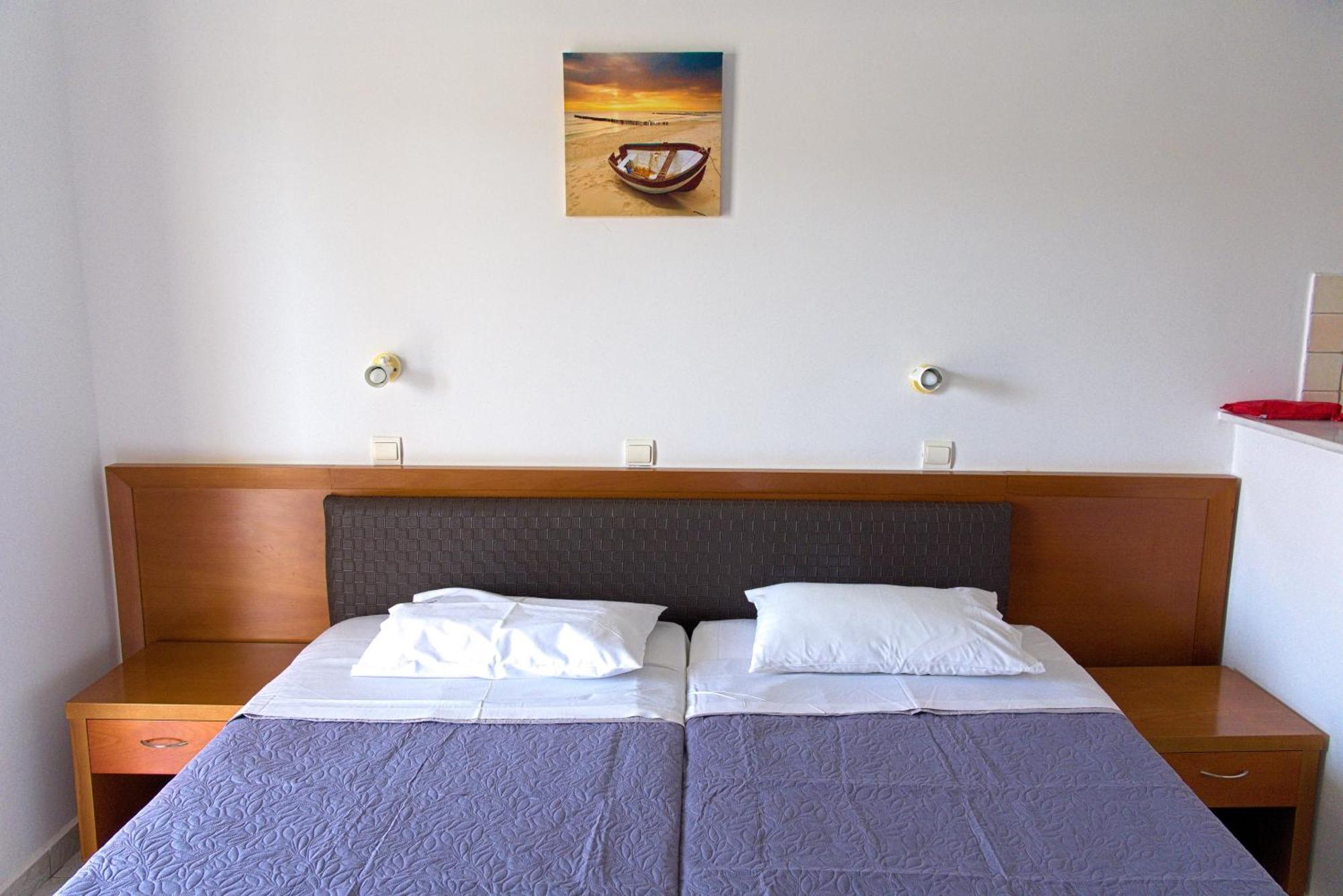 Hotel de apartamente Amoudi Studios Apartments Hotel