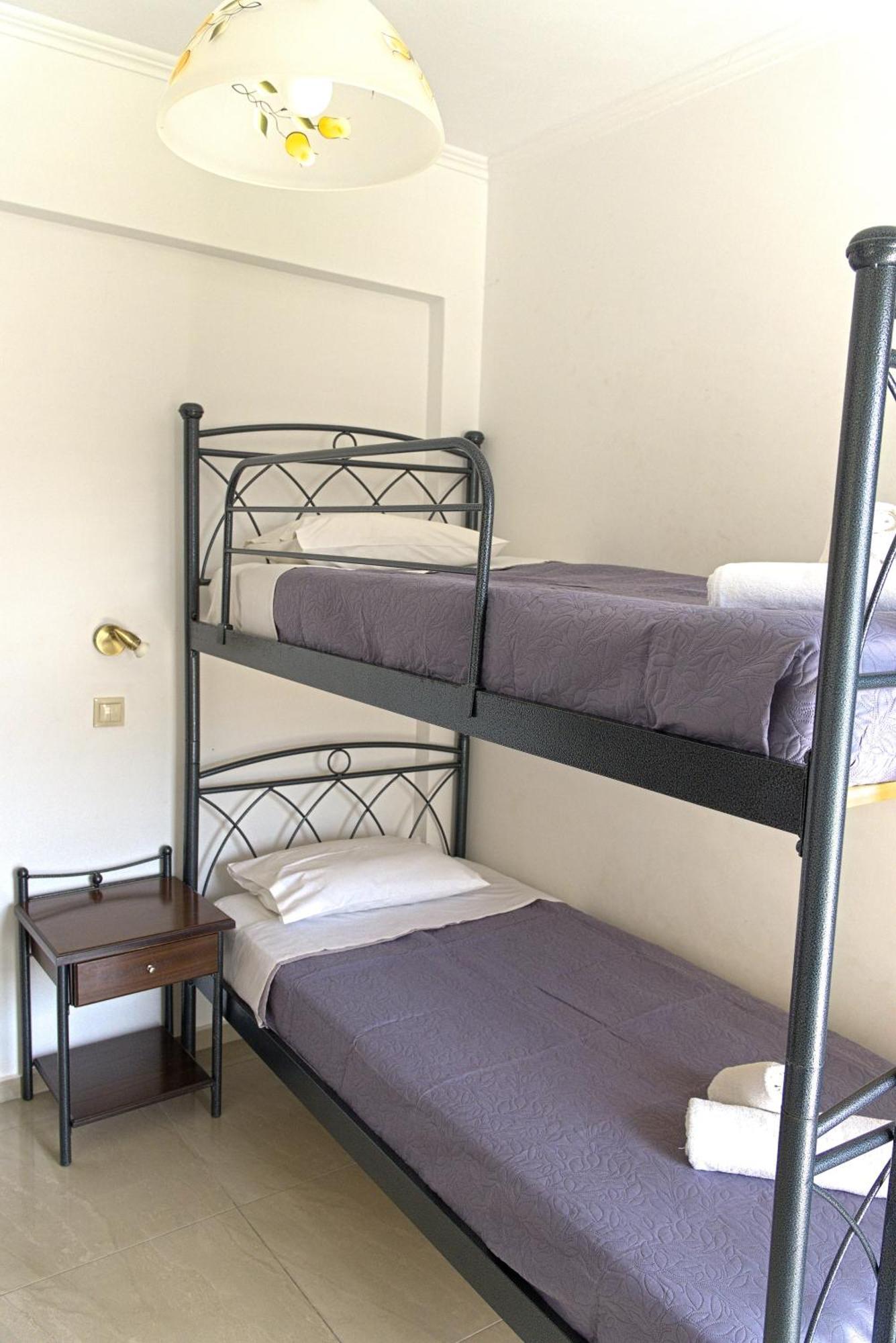 Amoudi Studios Apartments Hotel 3*