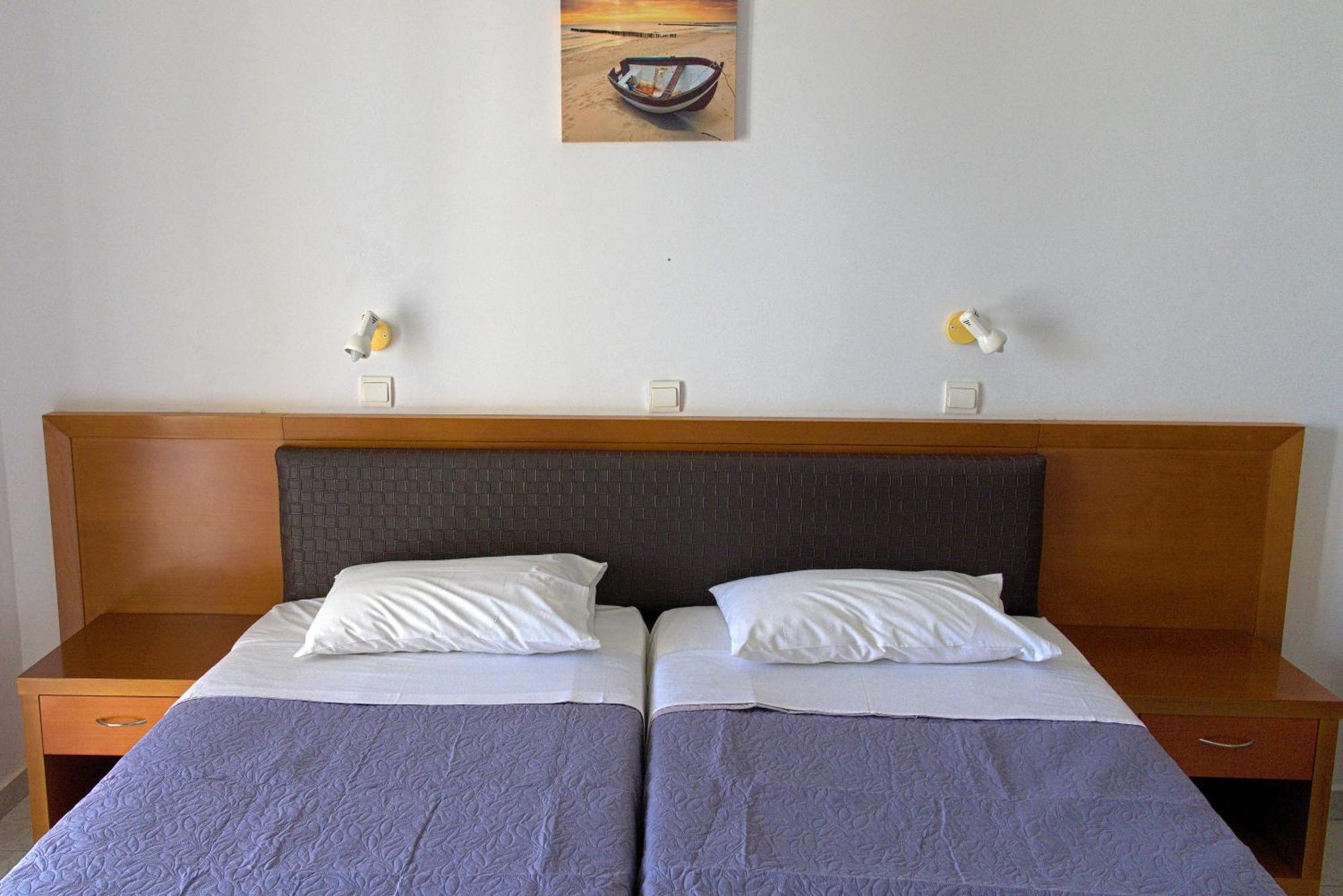 Hotel de apartamente Amoudi Studios Apartments Hotel 3*