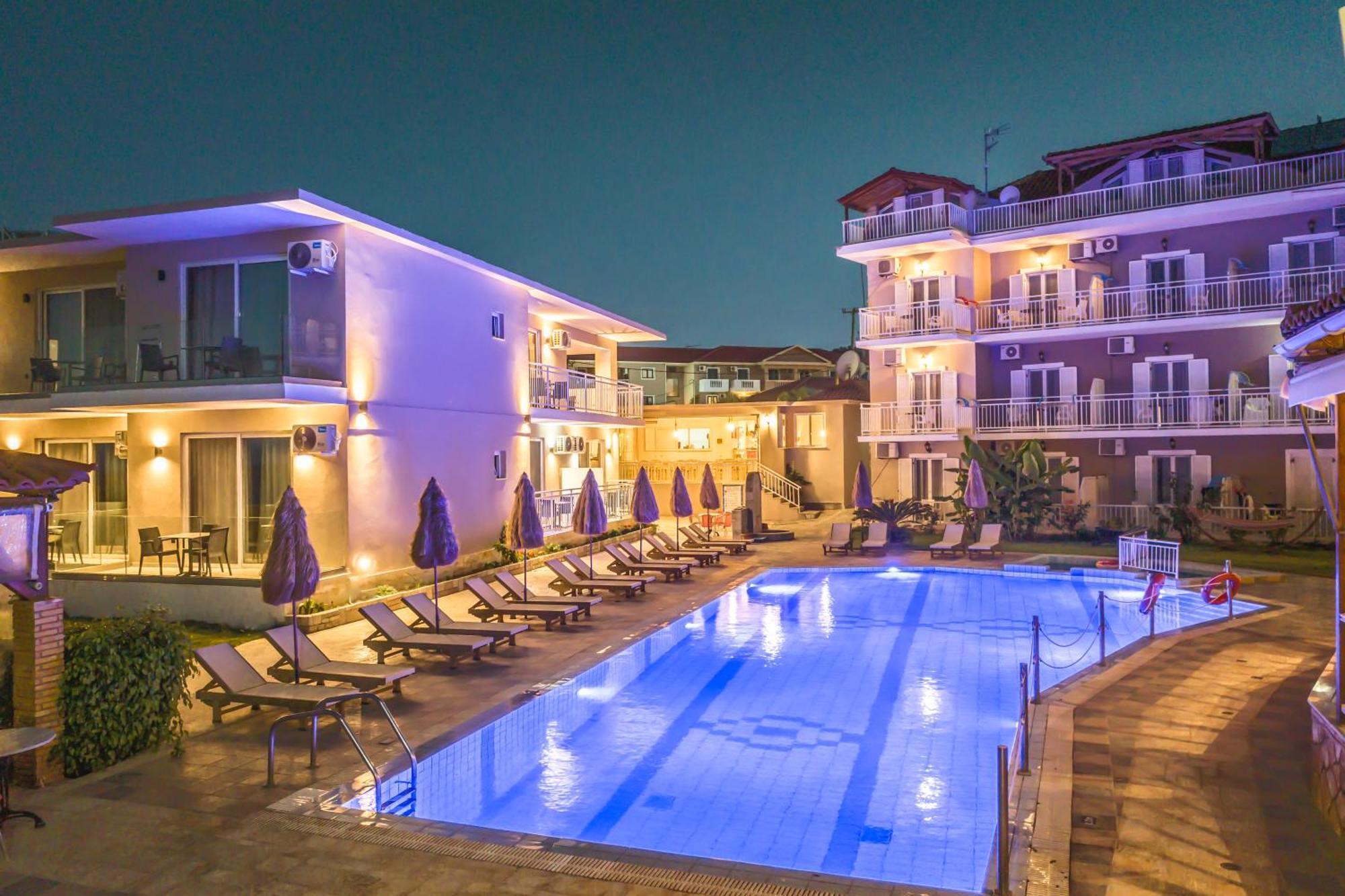 Amoudi Studios Apartments Hotel 3*